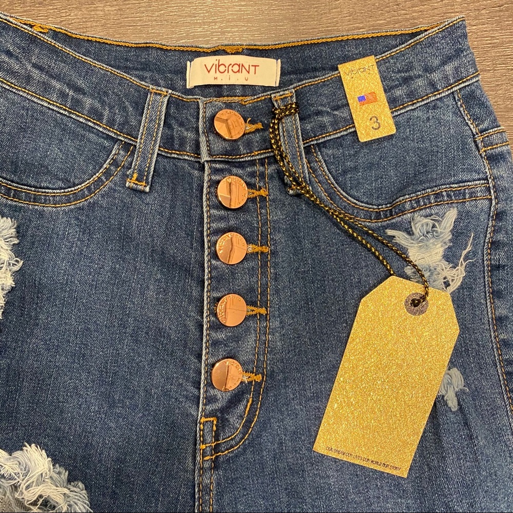 Distressed Bermuda Shorts - Picture 7 of 8